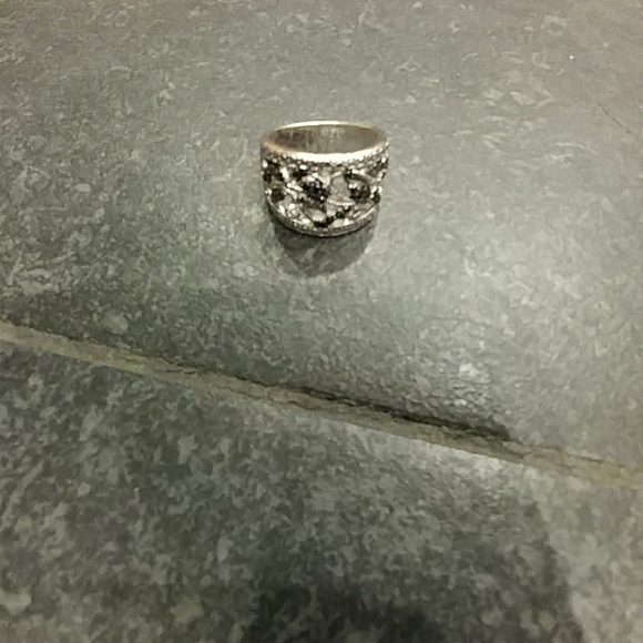 Ring - Picture 2 of 4